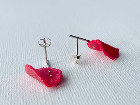 Dust Fold Stud raspberry