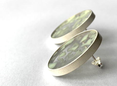 Oval Granule Stud pistachio/grey