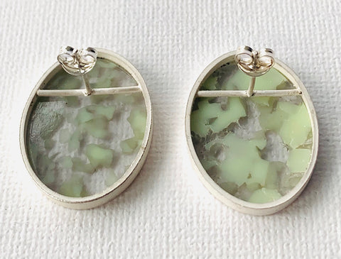 Oval Granule Stud pistachio/grey