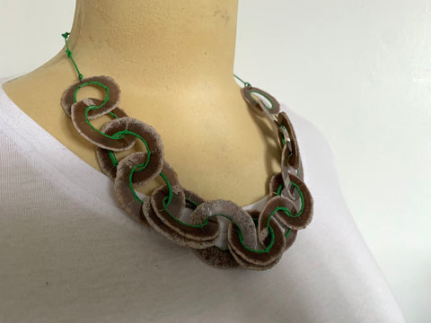 Dust Chain - Brown/Green