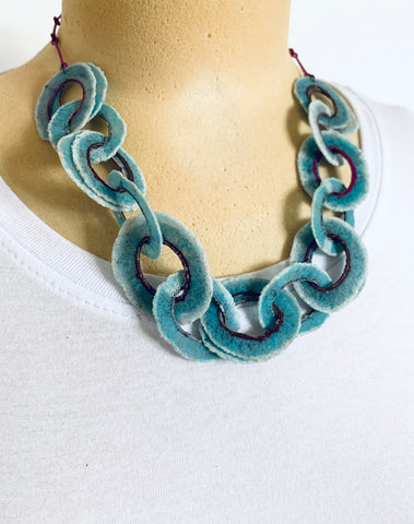 Dust Chain - Duck Egg / Fushia