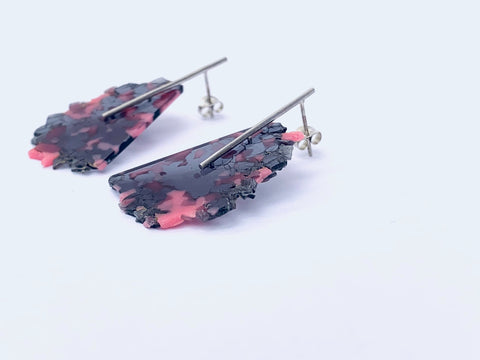 Granule Line Stud pink/dark grey