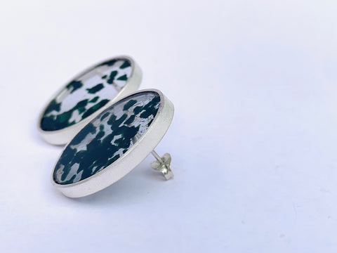 Oval granule stud Forest Green/Grey