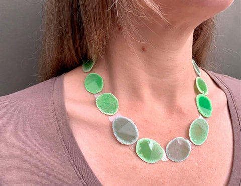 Contrast Dust Necklace Green