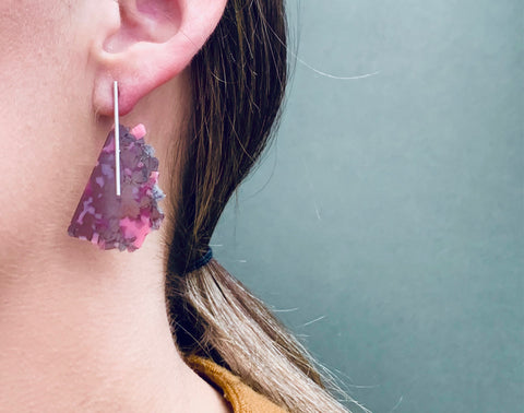 Granule Line Stud pink/dark grey