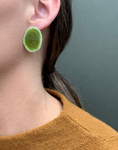 Dust Contrast Studs Lime