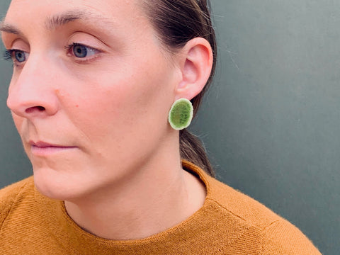 Dust Contrast Studs Lime