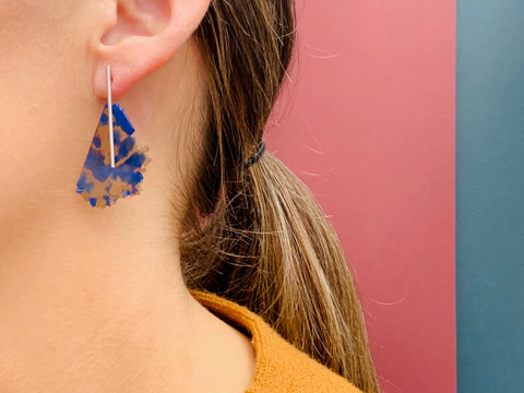 Granule Line Stud blue/brown