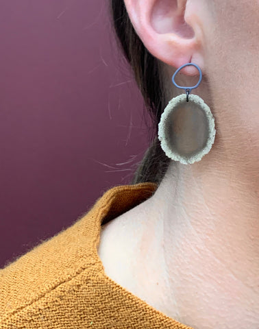 Dust Loop Studs Brown