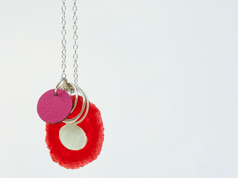 Cluster Dust Pendant - red/fushia