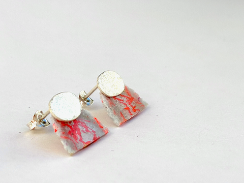 Mini Dust Stud - Pale Grey/Neon Red