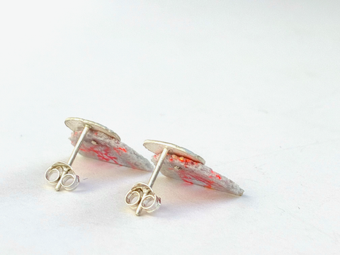 Mini Dust Stud - Pale Grey/Neon Red