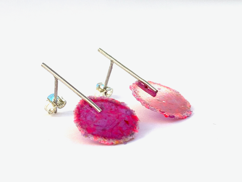 Linear Dust Stud - Bright Pink