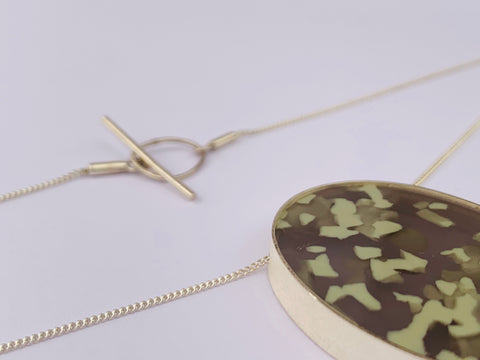 Oval Granule Pendant Avacodo/Grey